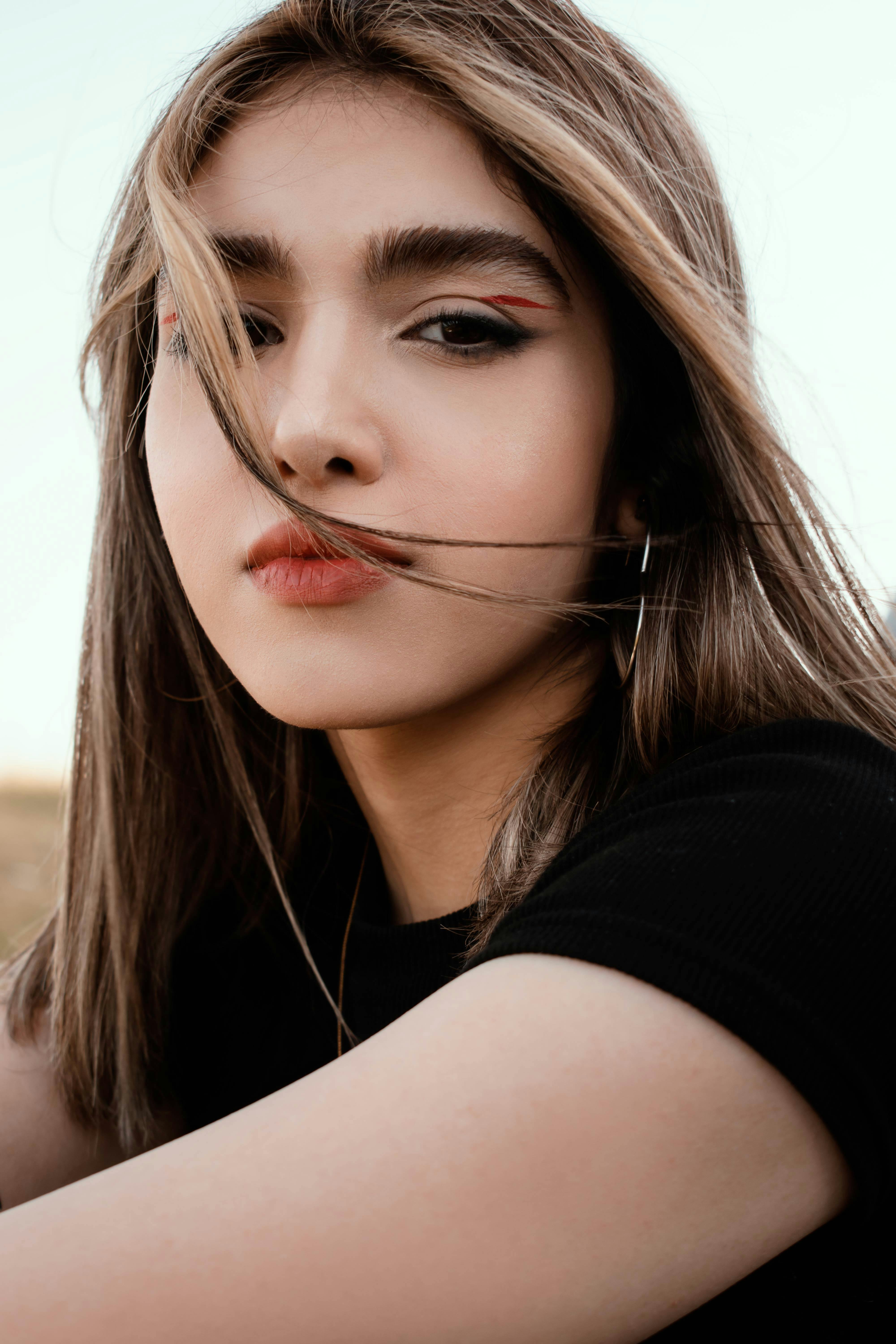 铁塔下的信海报副图