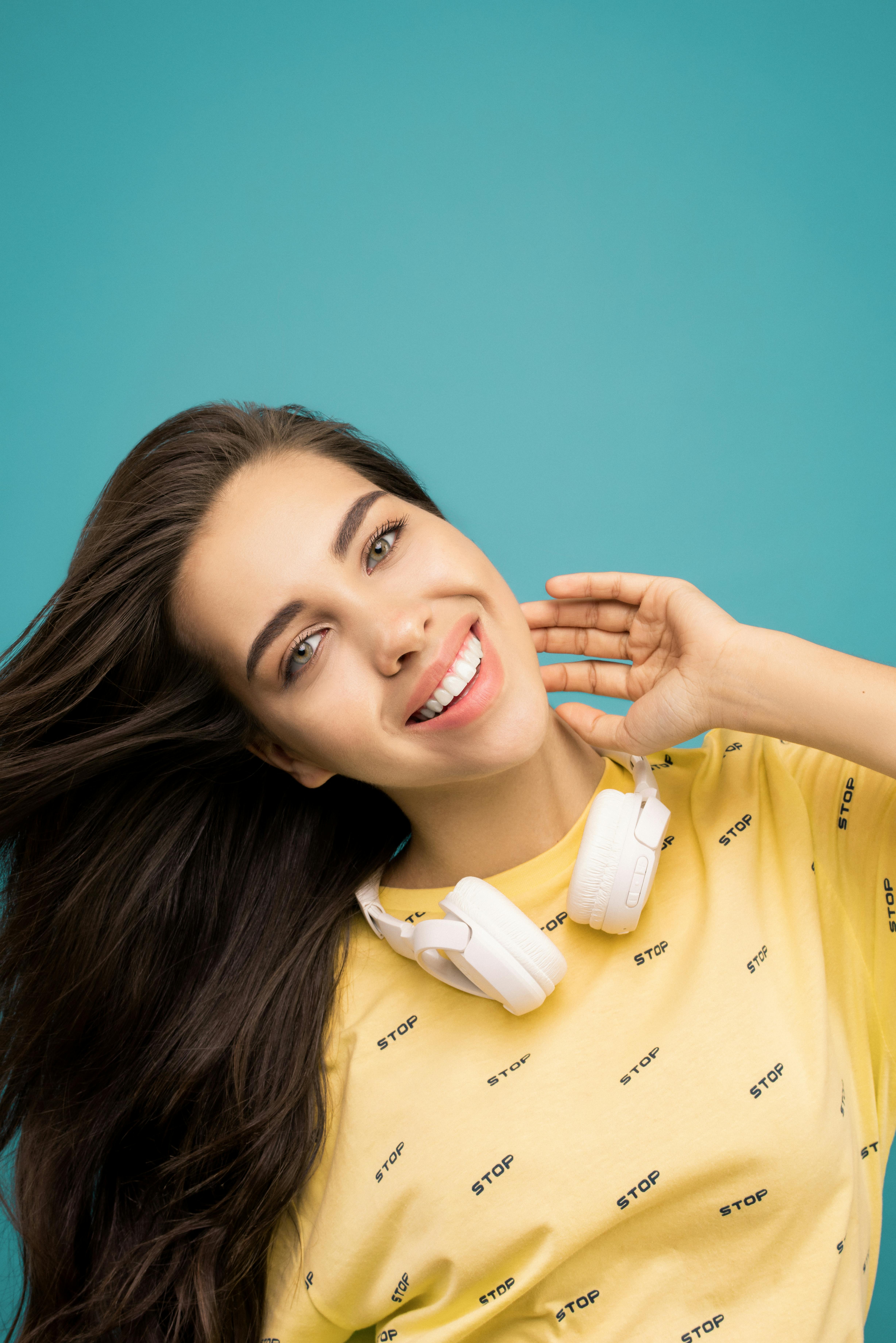 《海潮追光》海报